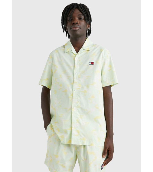 CAMISA CUELLO CUBANO ESTAMPADO CAMO TOMMY JEANS HOMBRE