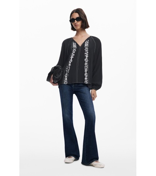 BLUSA TALLO  CON BORDADOS DESIGUAL