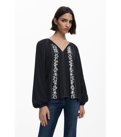 BLUSA TALLO  CON BORDADOS DESIGUAL