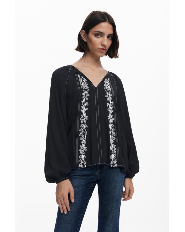 BLUSA TALLO  CON BORDADOS DESIGUAL