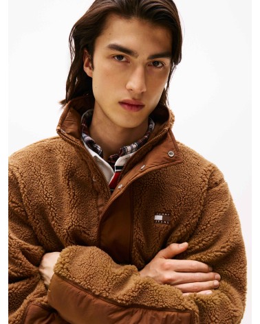 CHAQUETA DE BORREGUILLO Y ACOLCHADA TOMMY JEANS