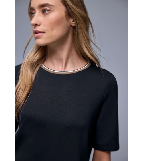 CAMISETA CON CUELLO A CONTRASTE STREET ONE