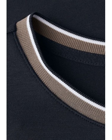 CAMISETA CON CUELLO A CONTRASTE STREET ONE