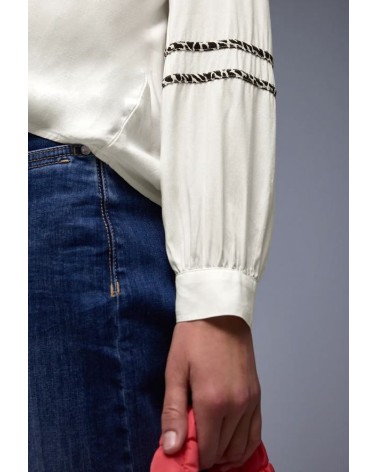 BLUSA FLUIDA CON DETALLES ANIMAL PRINT DE STREET ONE