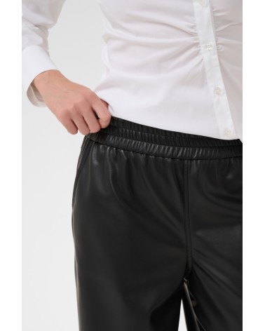 PANTALÓN BARREL EFECTO PIEL CON GOMA DE KAFFE
