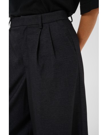 PANTALONES BERMUDA CON PINZAS DE KAFFE