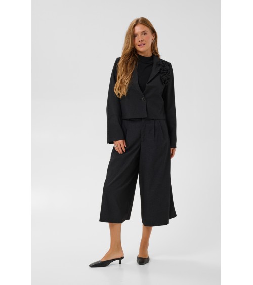 PANTALONES BERMUDA CON PINZAS DE KAFFE