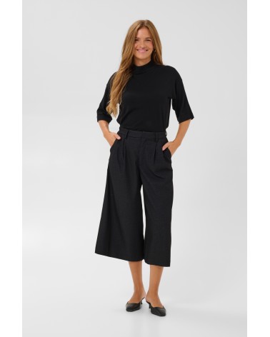 PANTALONES BERMUDA CON PINZAS DE KAFFE