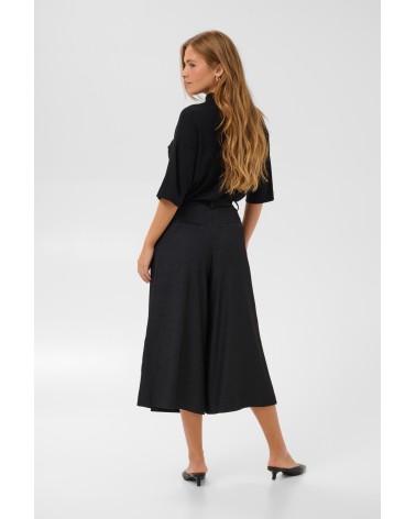 PANTALONES BERMUDA CON PINZAS DE KAFFE