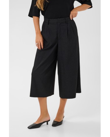 PANTALONES BERMUDA CON PINZAS DE KAFFE