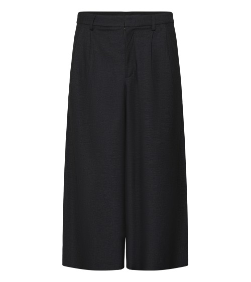 PANTALONES BERMUDA CON PINZAS DE KAFFE
