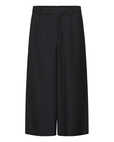 PANTALONES BERMUDA CON PINZAS DE KAFFE