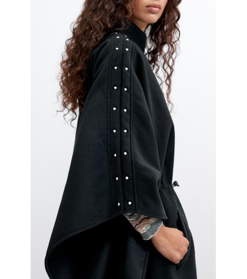 PONCHO ALDAMA CON TACHUELAS DESIGUAL