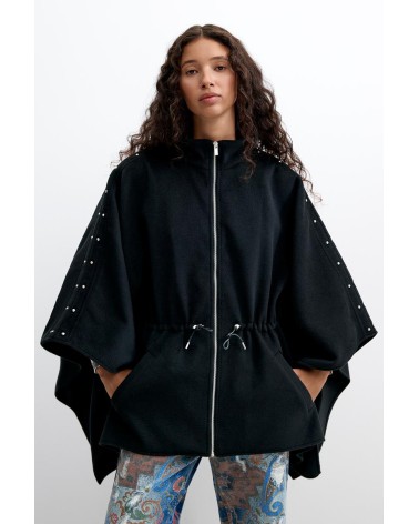 PONCHO ALDAMA CON TACHUELAS DESIGUAL