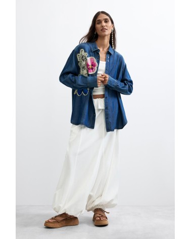 CAMISA DENIM CON FLORES DESIGUAL