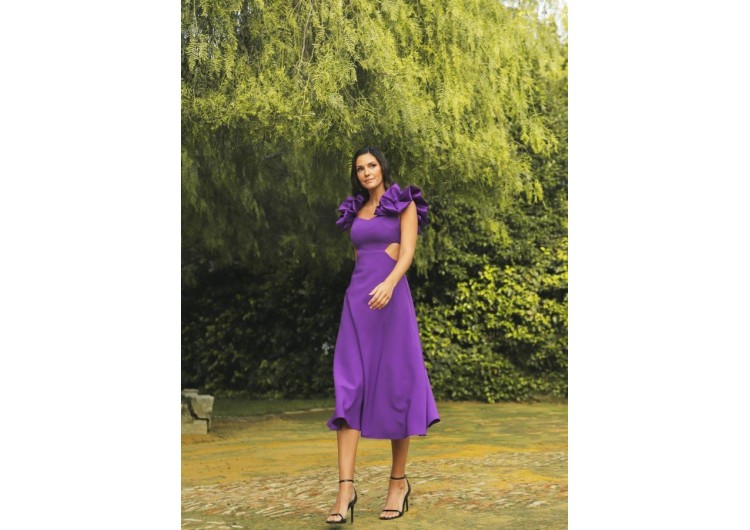 Vestido Elia con falta evasé y cut out en la cintura