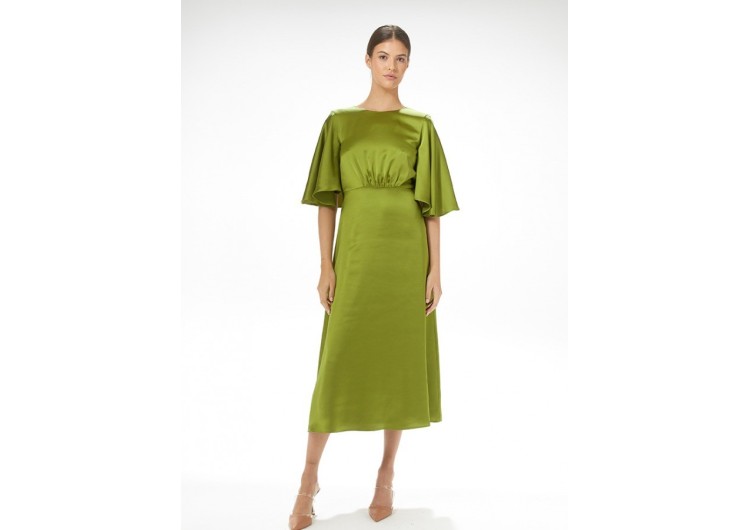 Vestido sobrecapa espalda en V de Carla Ruiz 