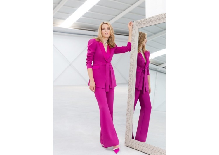 Traje pantalón de dos piezas Carla Ruiz 