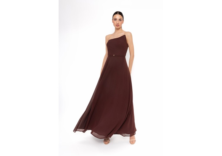 Carla Ruiz - Vestido con escote palabra de honor asimétrico - Disponible en color granate