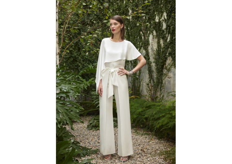 Conjunto dos piezas de pantalón y top de Carla Ruiz (disponible en blanco y fucsia) 